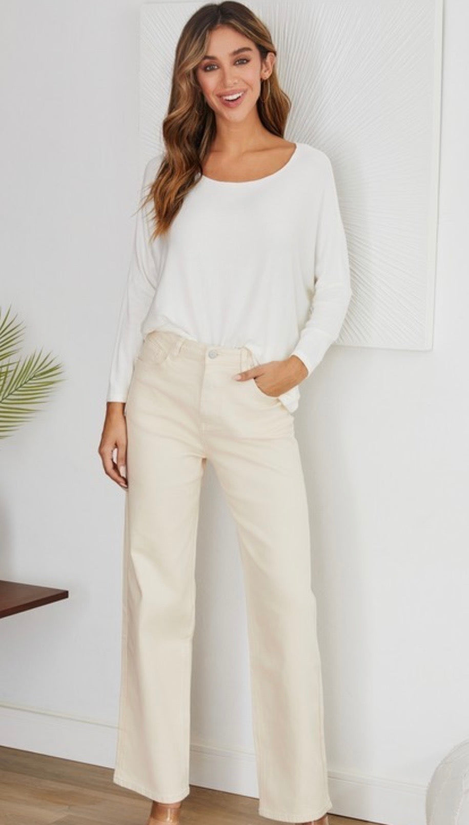 A STRAIGHT CREAM JEAN