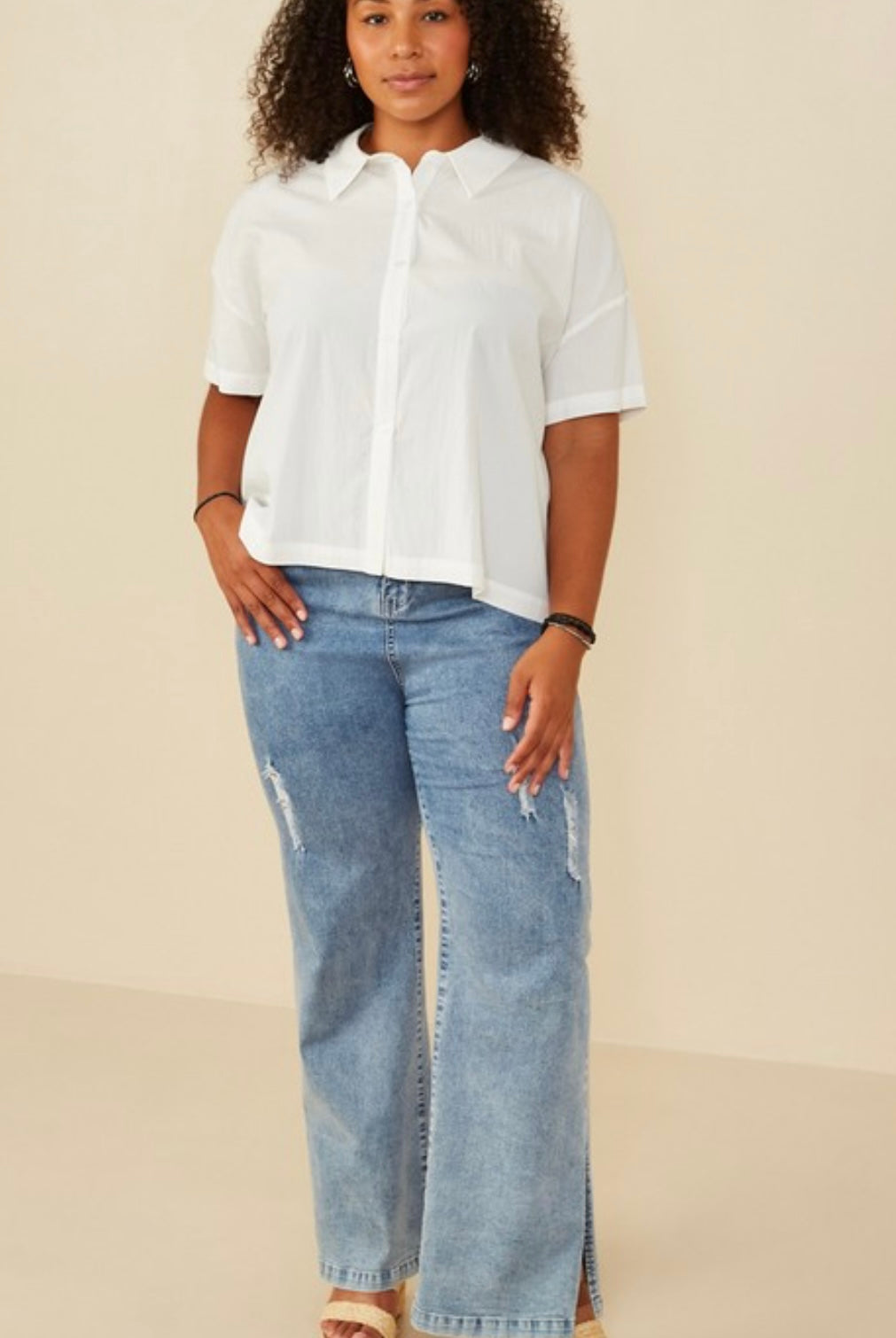 A Curvy Short Sleeve Button up