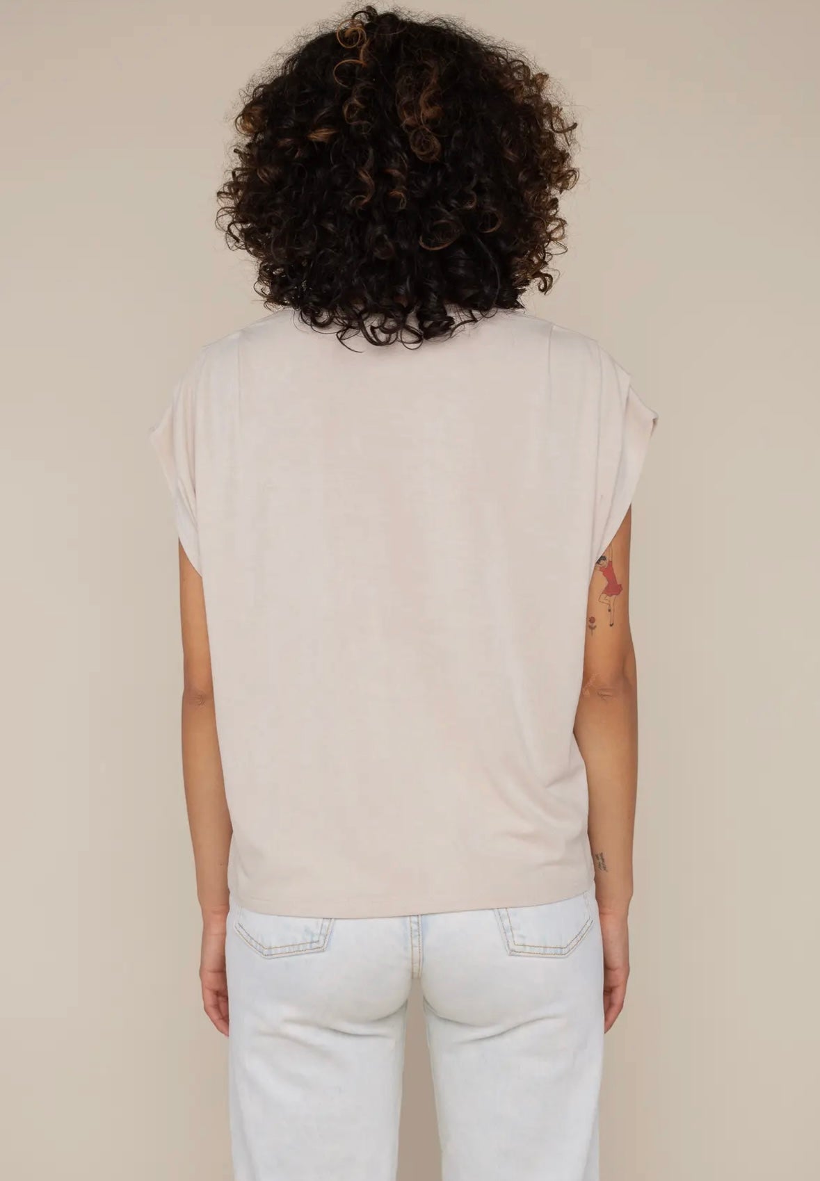 A Curvy Neutral Tank USA Made