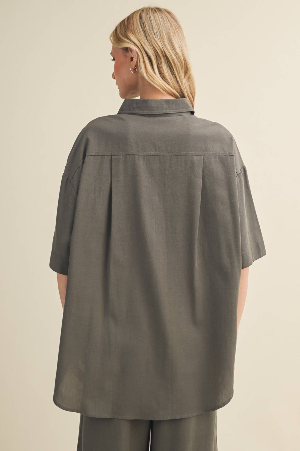 A Drop-Shoulder High-Low Blouse (Set+ CURVY)