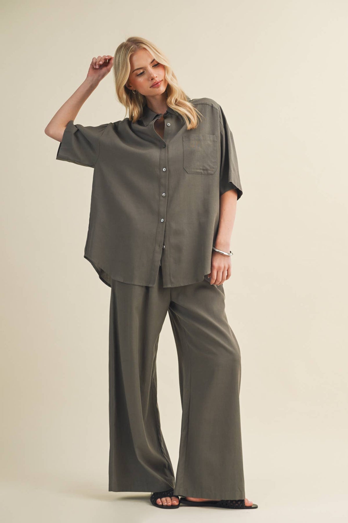 A Drop-Shoulder High-Low Blouse (Set+ CURVY)