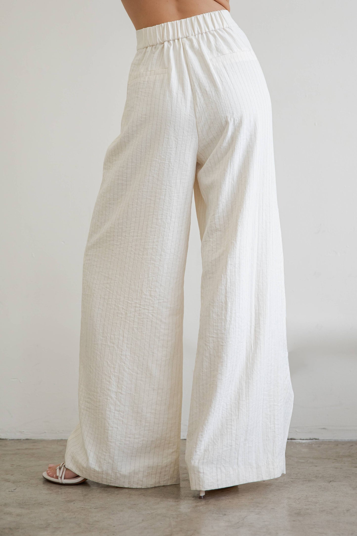 AN OVERLAPPING STRAIGHT LEG TROUSERS
