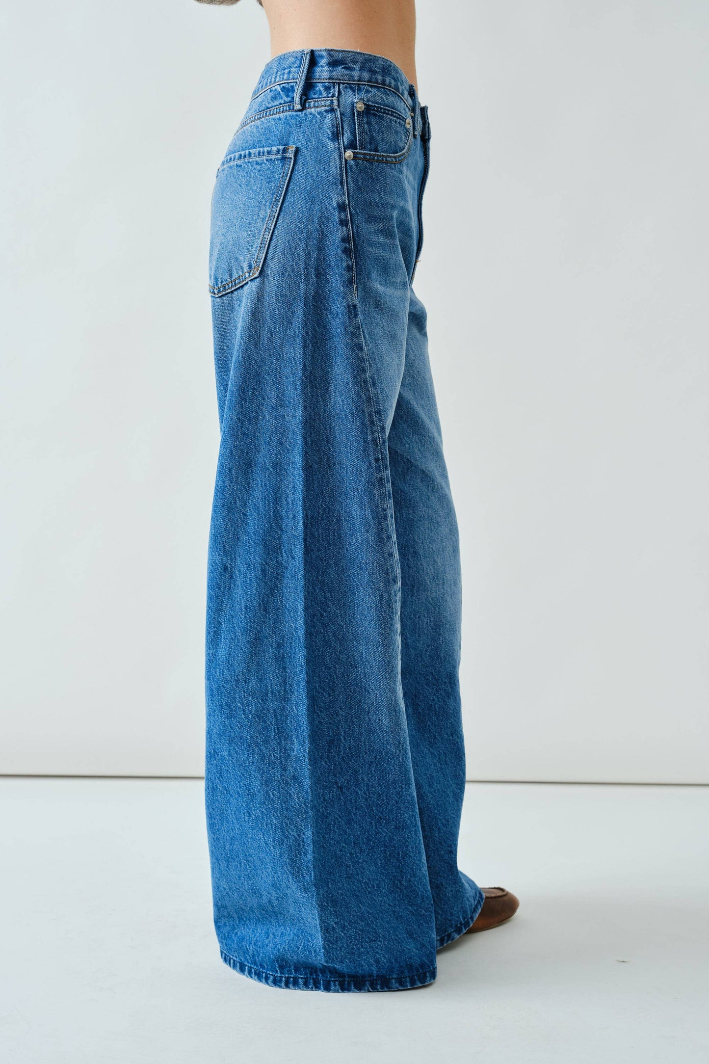 A TWIST WIDE-LEG DENIM