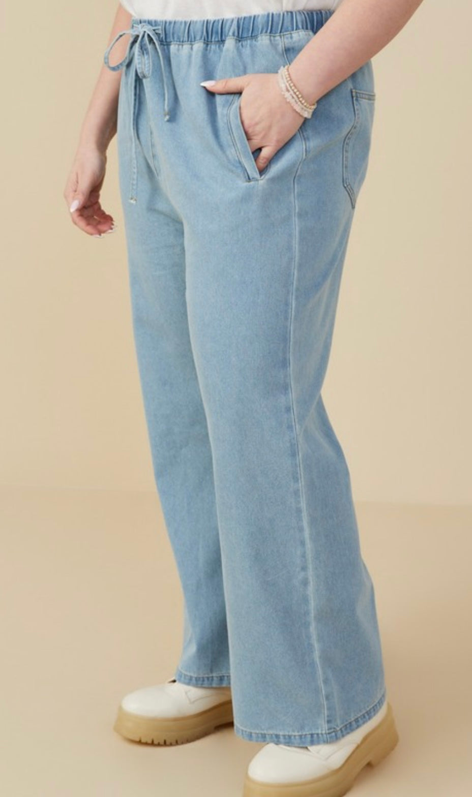 A CURVY Drawstring Pant