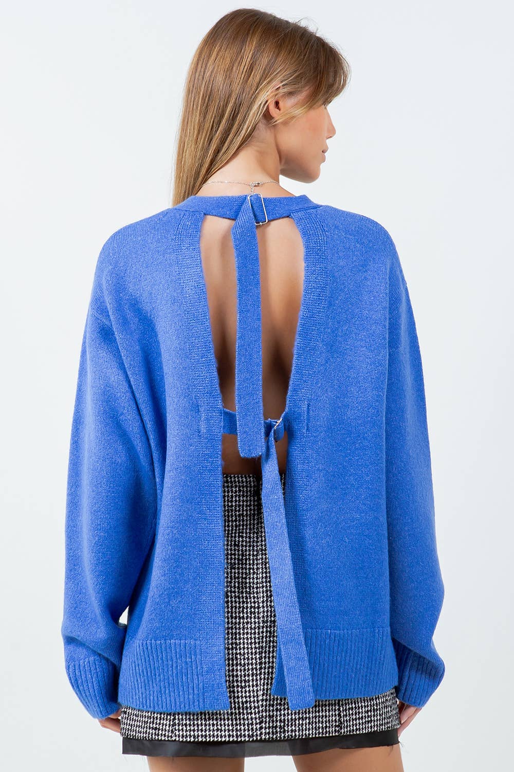 AN OPEN BACK FUZZY SWEATER (CURVY)