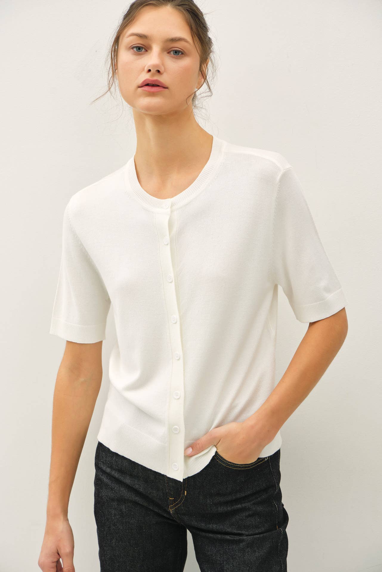 A CREW NECK CARDIGAN