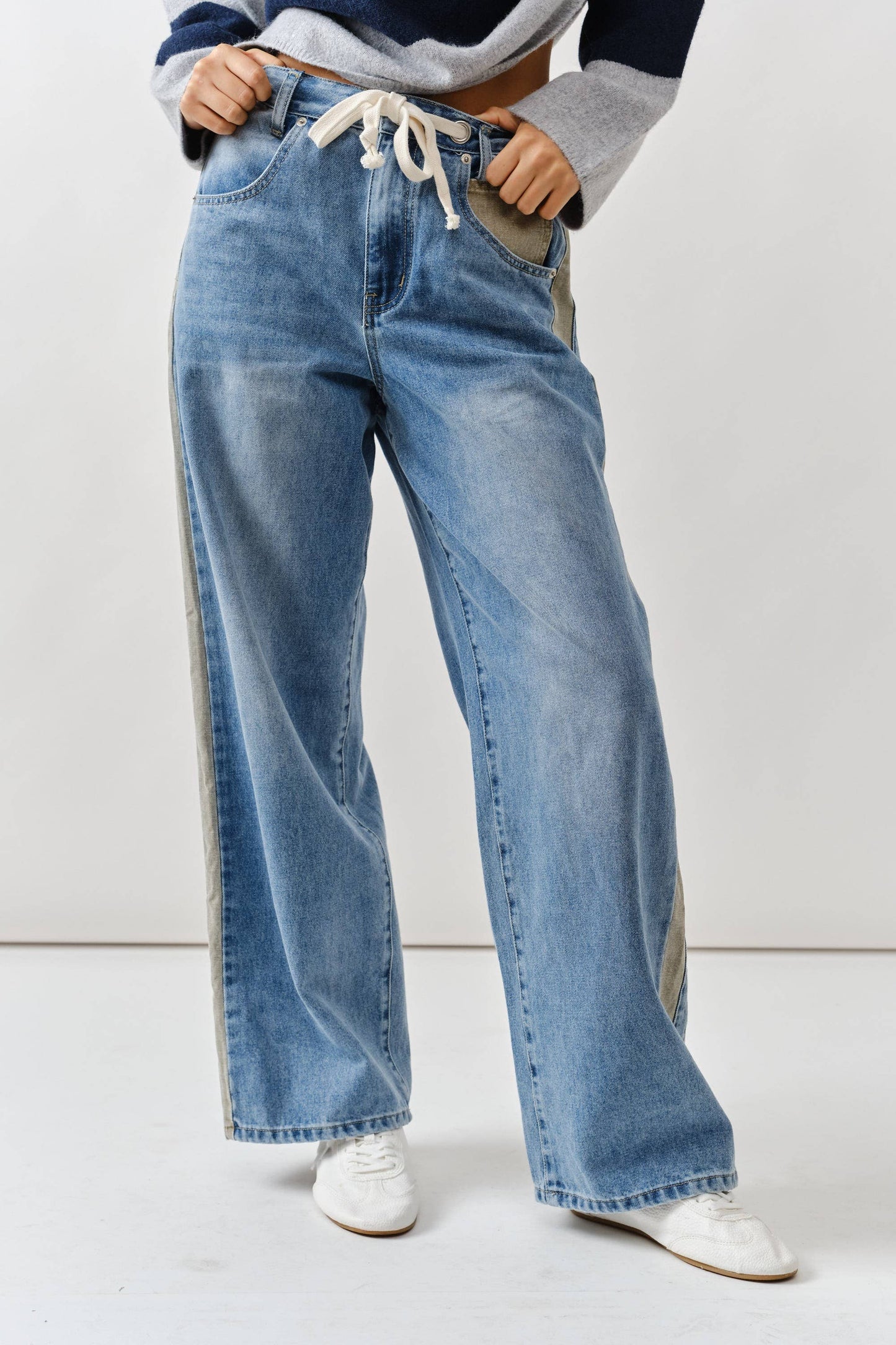 AJP5111 CONTRAST LINE DETAIL SLOUCHY STRAIGHT JEANS