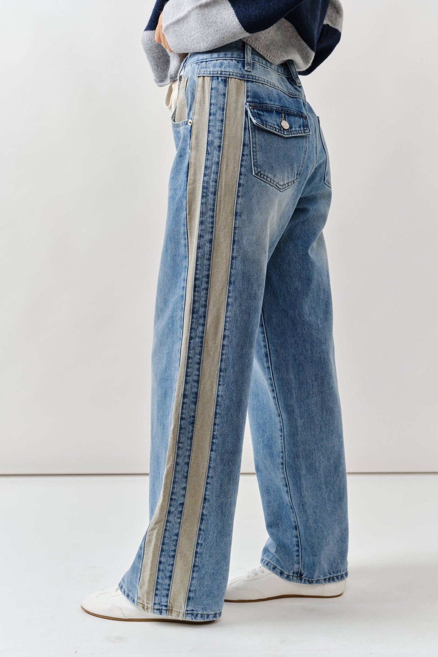 AJP5111 CONTRAST LINE DETAIL SLOUCHY STRAIGHT JEANS