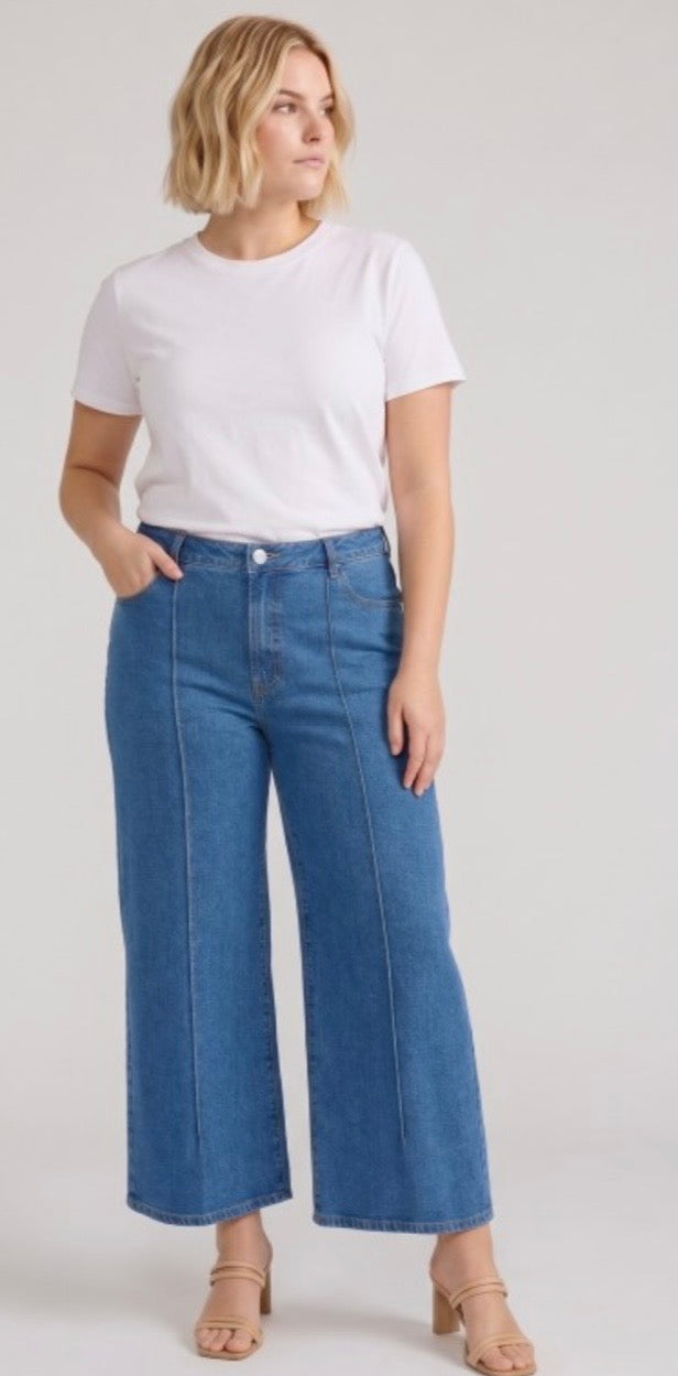 A Slimming Curvy Jean