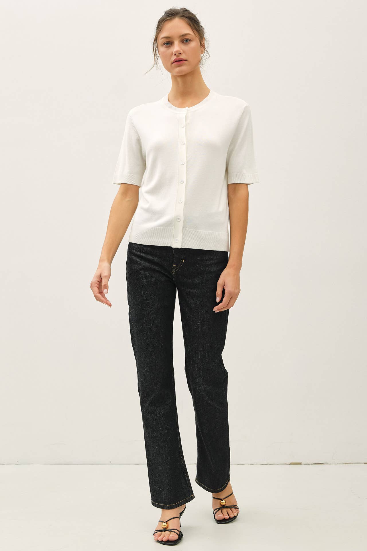 A CREW NECK CARDIGAN