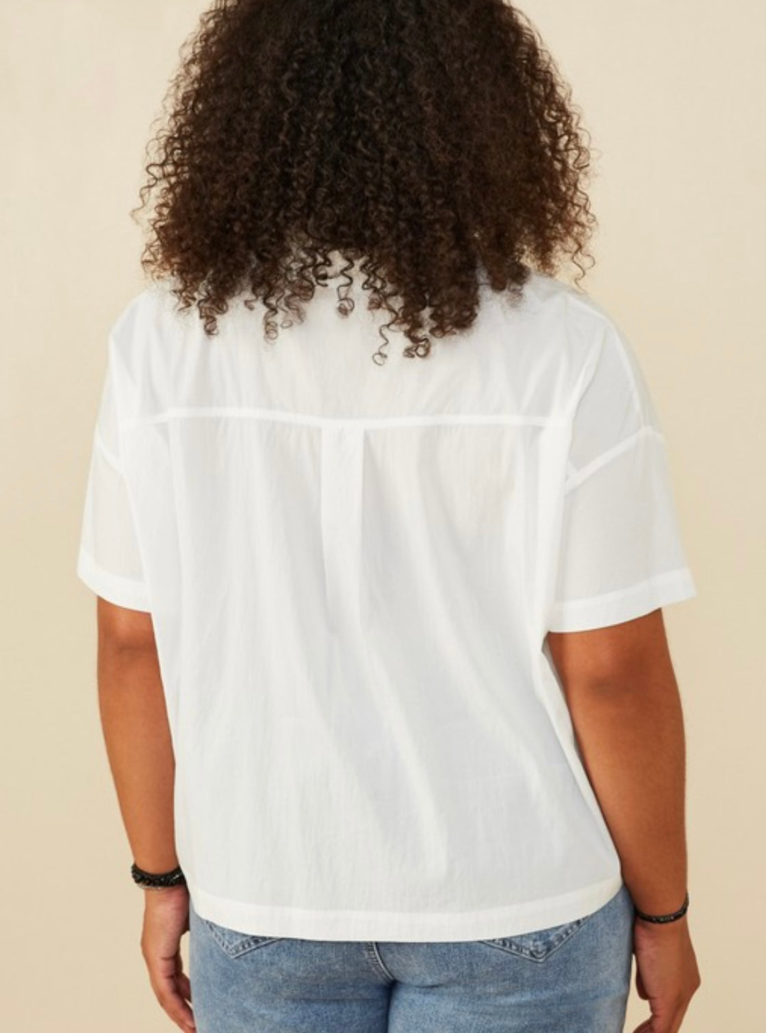 A Curvy Short Sleeve Button up