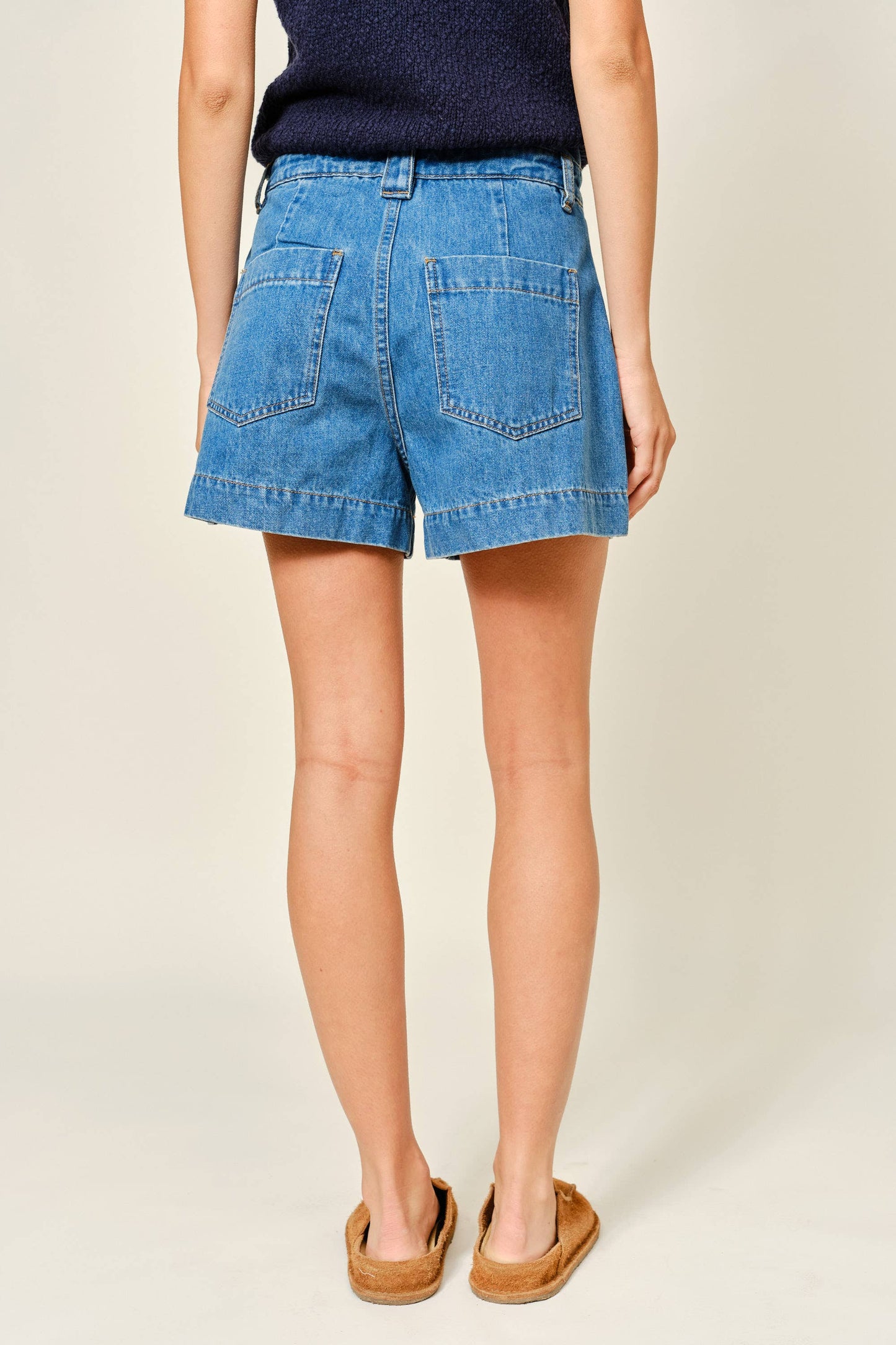 A MID RISE FLARE SHORT