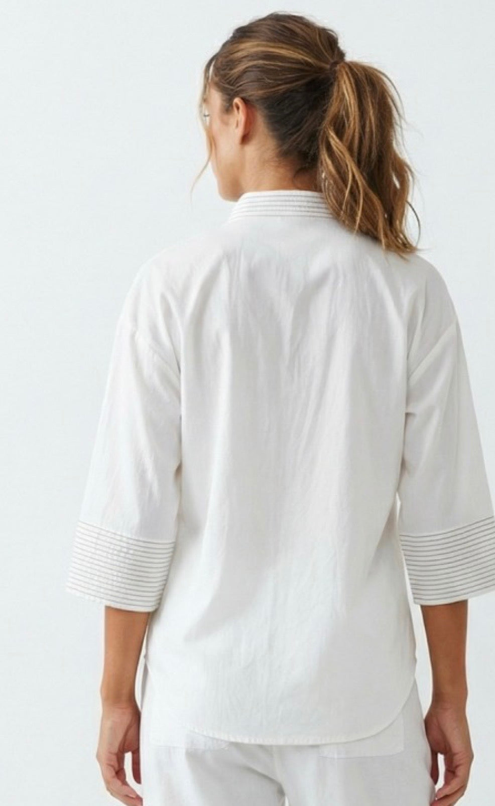 A V-neck 3/4 Blouse
