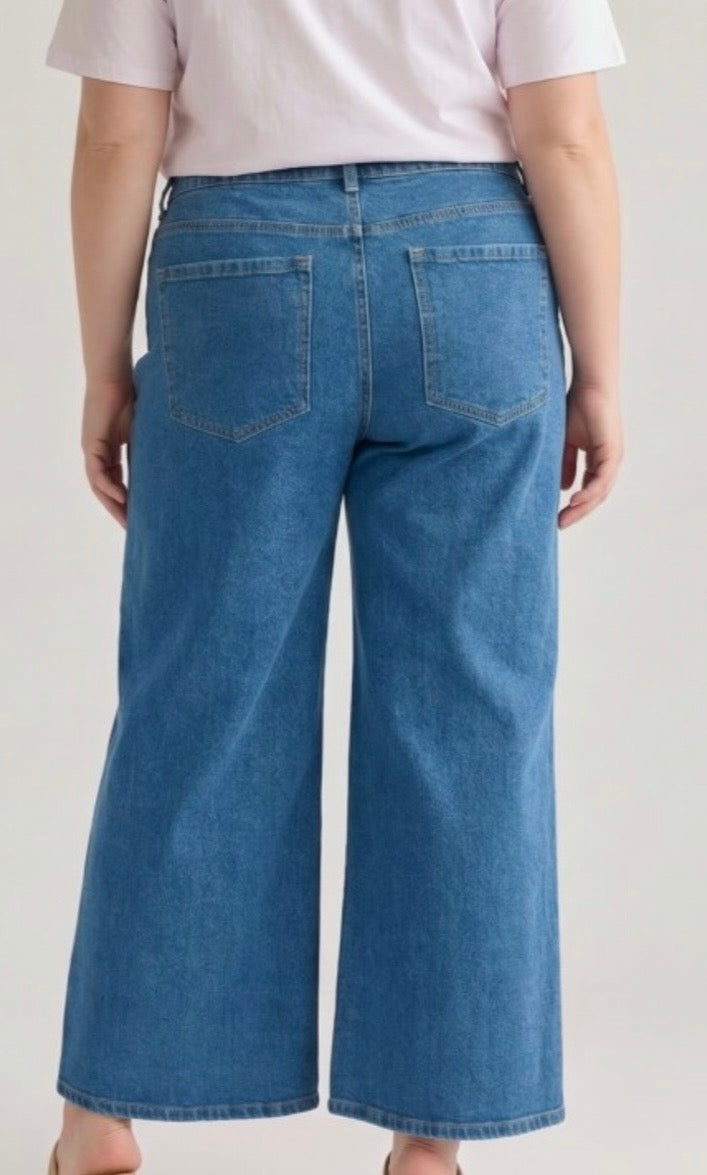 A Slimming Curvy Jean