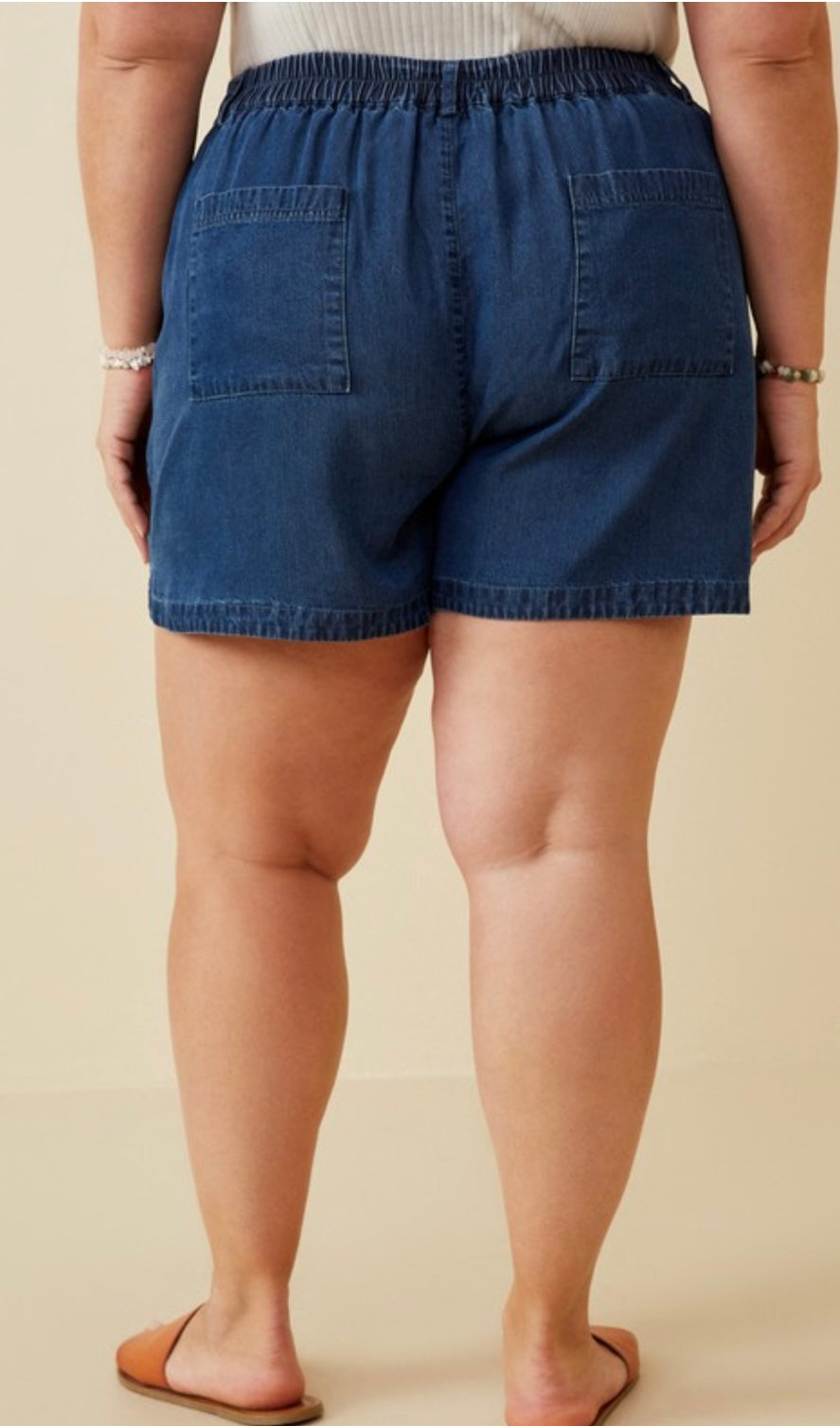 A Curvy Chambray Short