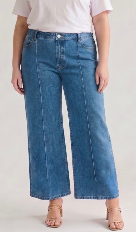 A Slimming Curvy Jean