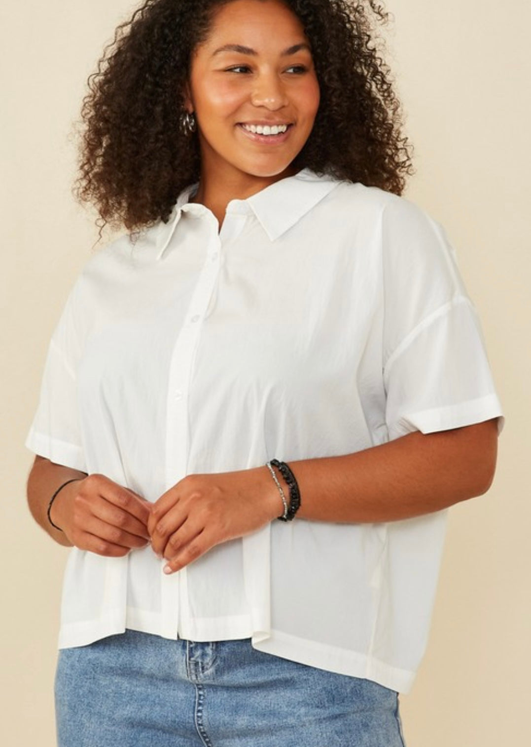 A Curvy Short Sleeve Button up