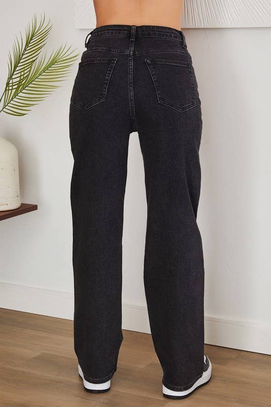 A STRAIGHT BLACK JEAN