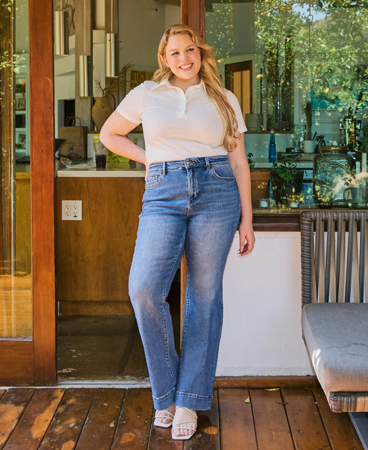 A CURVY HIGH RISE HEM RELAXED FLARE