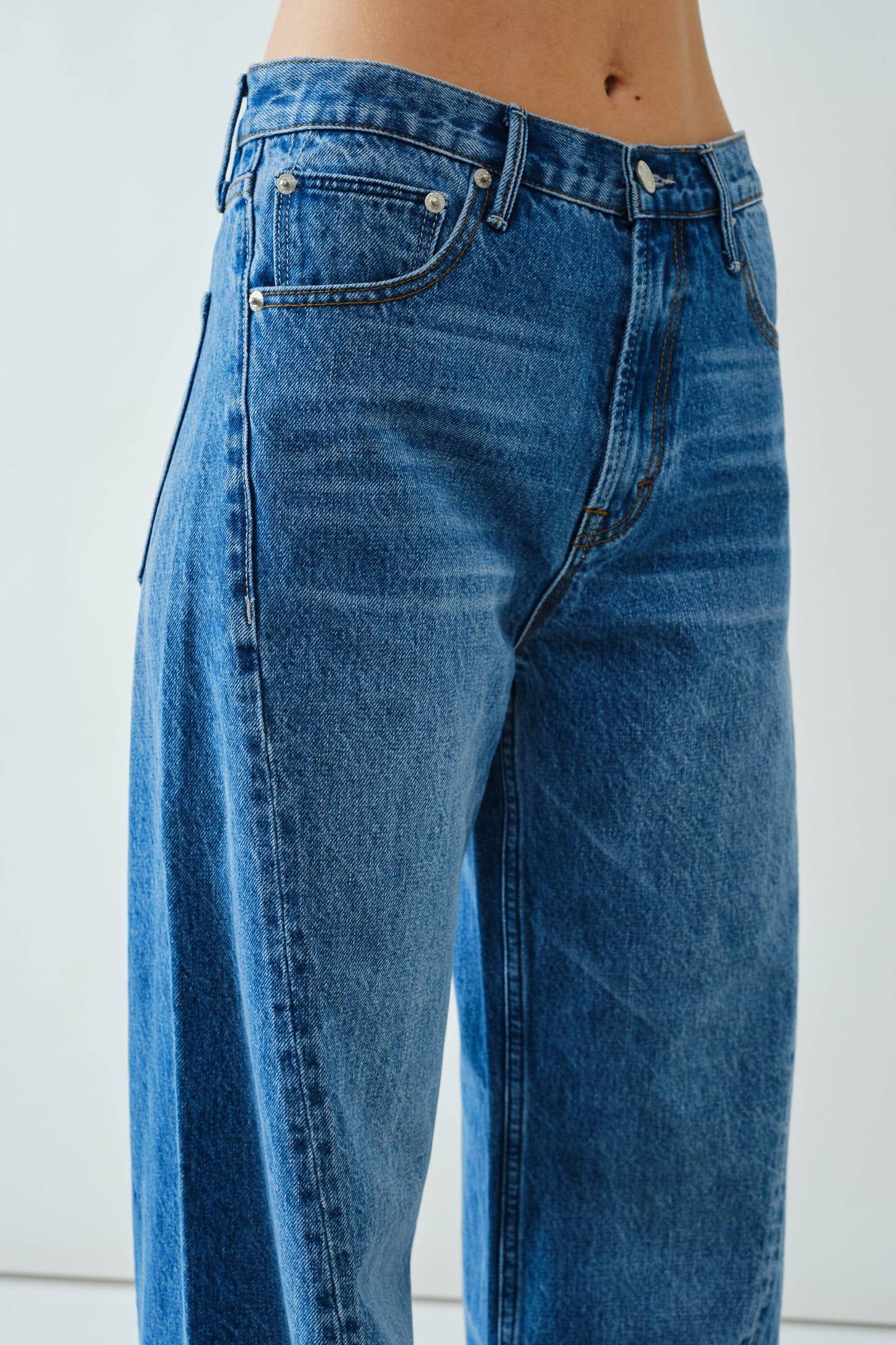 A TWIST WIDE-LEG DENIM