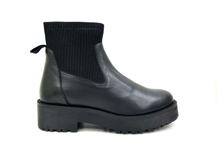 Claire Black Chunky Block Heel Chelsea Boot (LOL size 7)