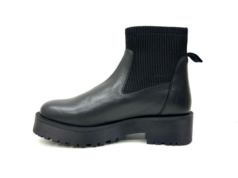 Claire Black Chunky Block Heel Chelsea Boot (LOL size 7)